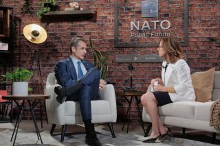 Ο πρωθυπουργός Κυρ. Μητσοτάκης στη συνέντευξη που έδωσε στη Nadia Schadlow στο πλαίσιο του Public Forum του ΝΑΤΟ